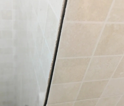 天镇瓷砖空鼓维修公司分享阳台瓷砖脱落的修复过程可以分为以下几个步骤